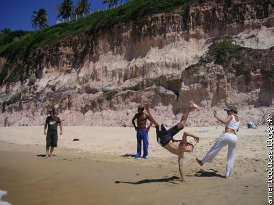 Capoeira sur la plage de Tibau do Sul